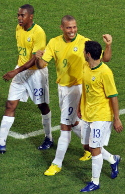 robinho ; ronaldo et cicinho